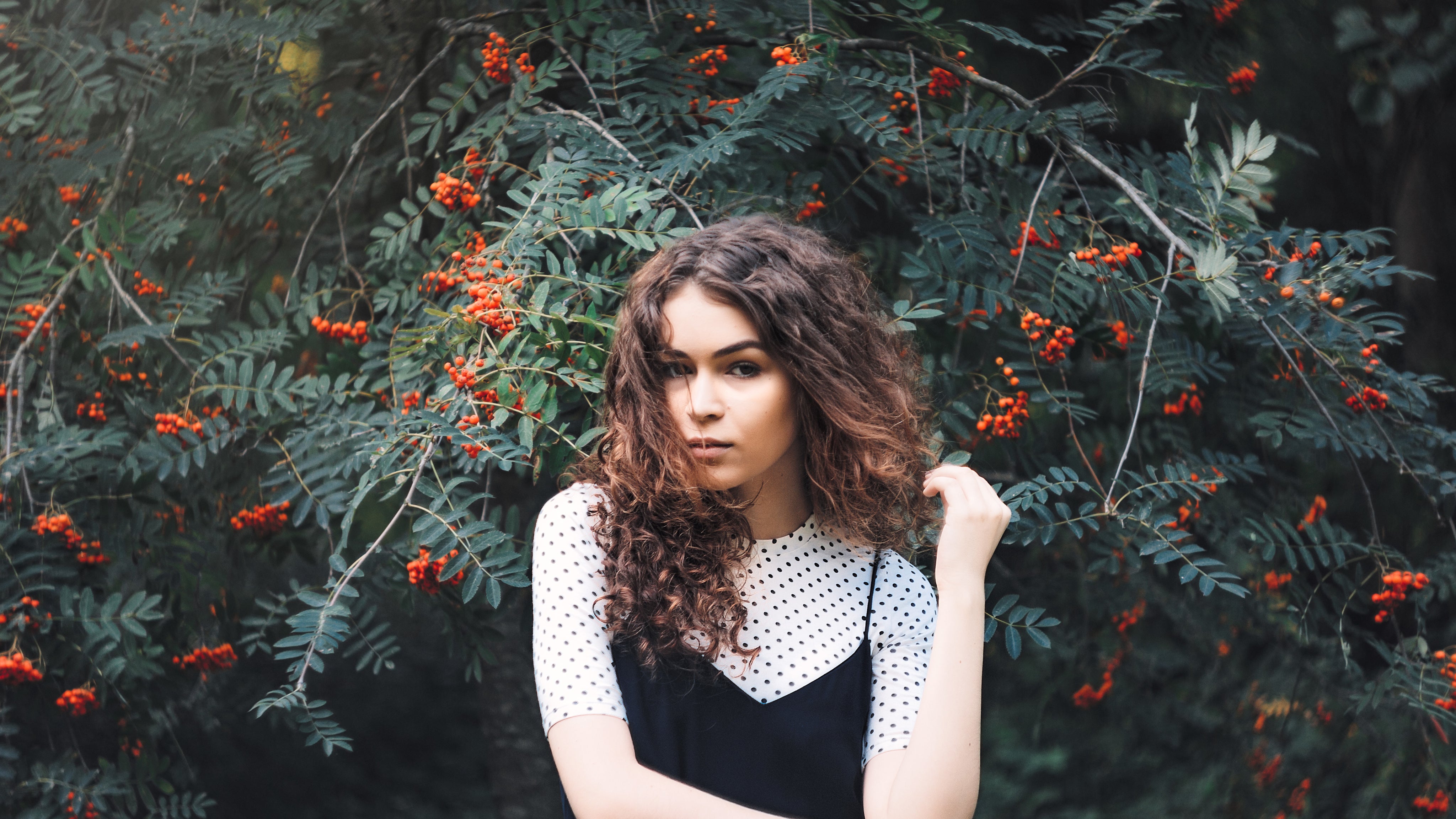 files/woman-infront-of-tree-with-berries.jpeg